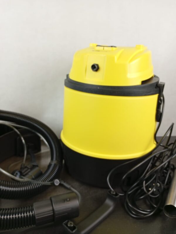 Clatronic BSS 1309 wet and dry vacuum cleaner - Image 2