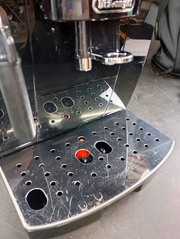 DeLonghi ECAM 22.110 Automatic Espresso Machine with Milk Frother – pilt 4