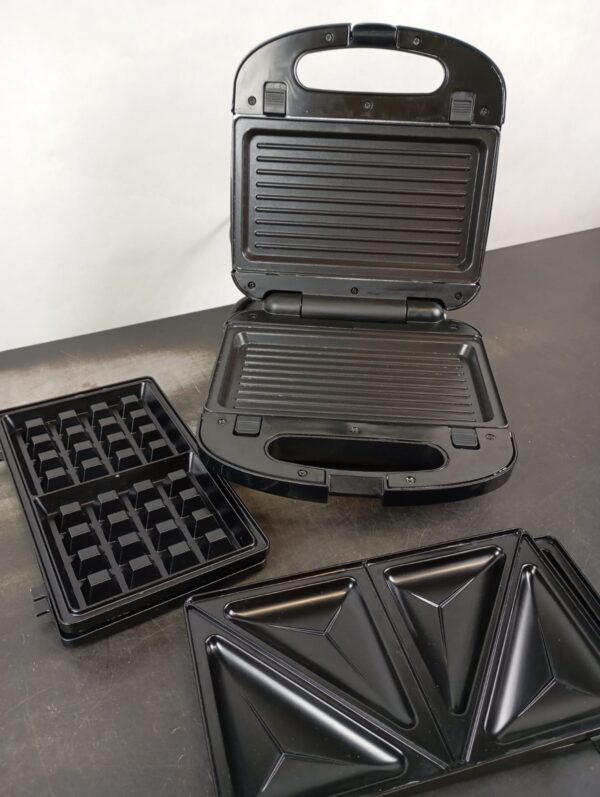 Russell Hobbs 3-in1 Toastie/Panini & Waffle Maker - Image 2