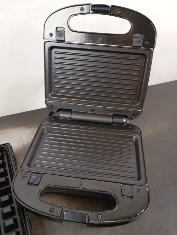 Russell Hobbs 3-in1 Toastie/Panini & Waffle Maker - Image 4