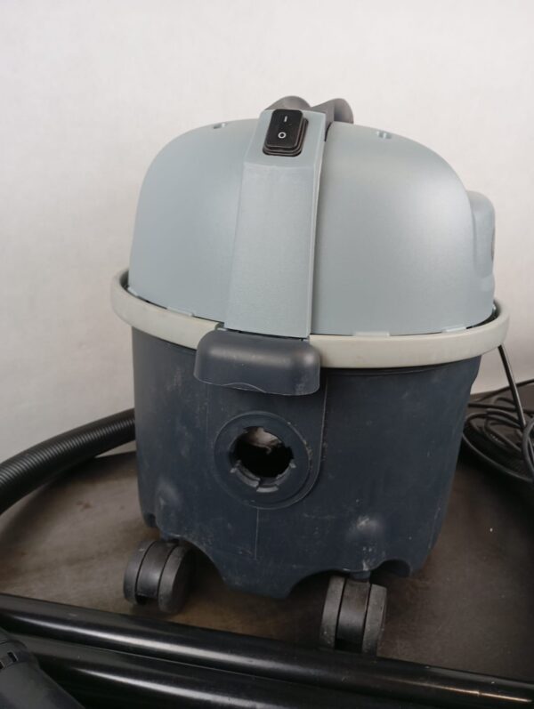 NILFISK VP300 HEPA Vacuum — изображение 6