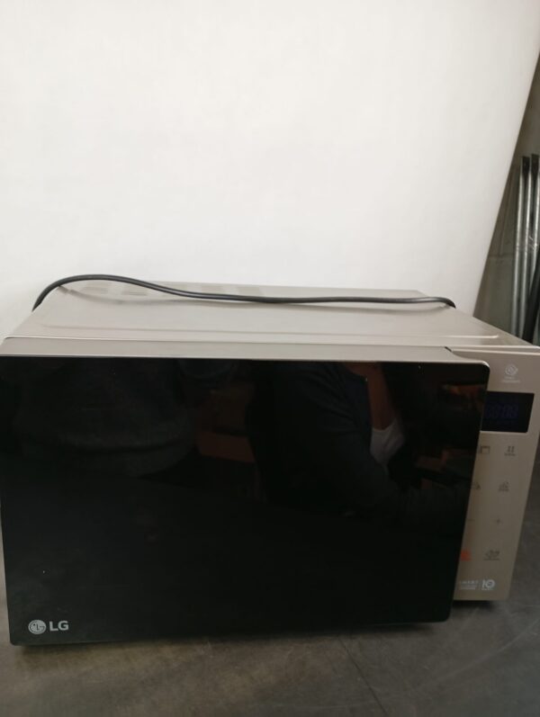 LG MH6535NBS Microwave with Grill Smart Inverter Technology - Image 2