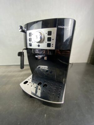 Alternative view of De'Longhi Magnifica S ECAM 22.110.B